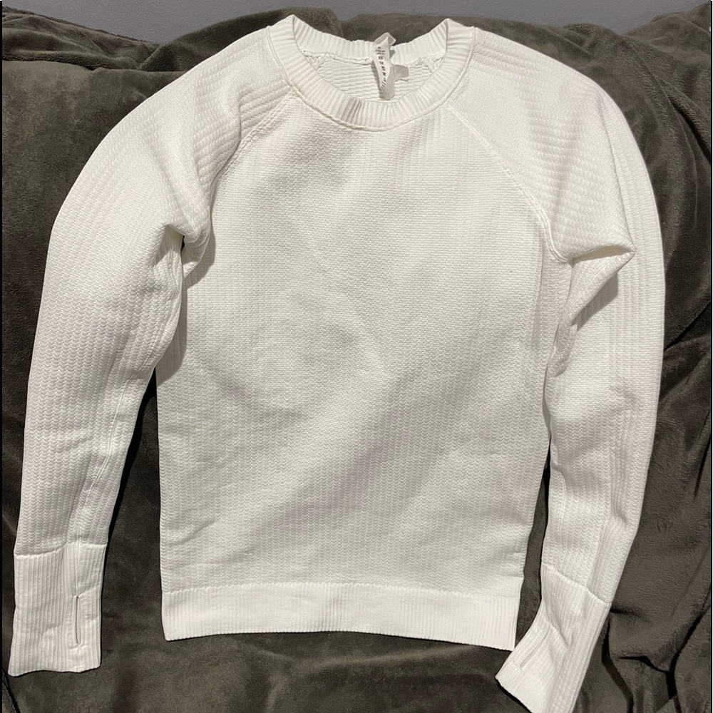 Lululemon long sleeve size 6